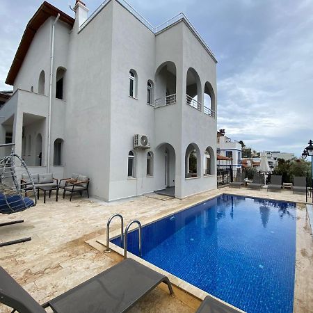 Shared Pool Flat Located 3 Min To Beach In Kalkan Apartman Kültér fotó