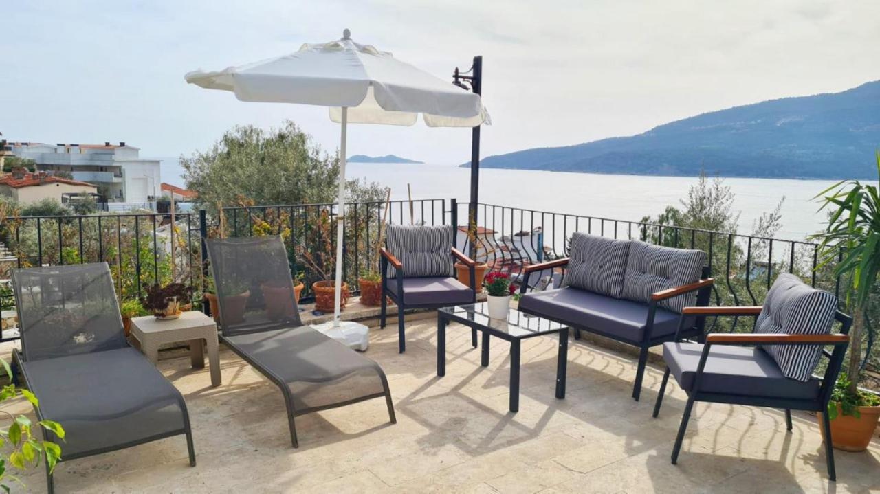 Shared Pool Flat Located 3 Min To Beach In Kalkan Apartman Kültér fotó