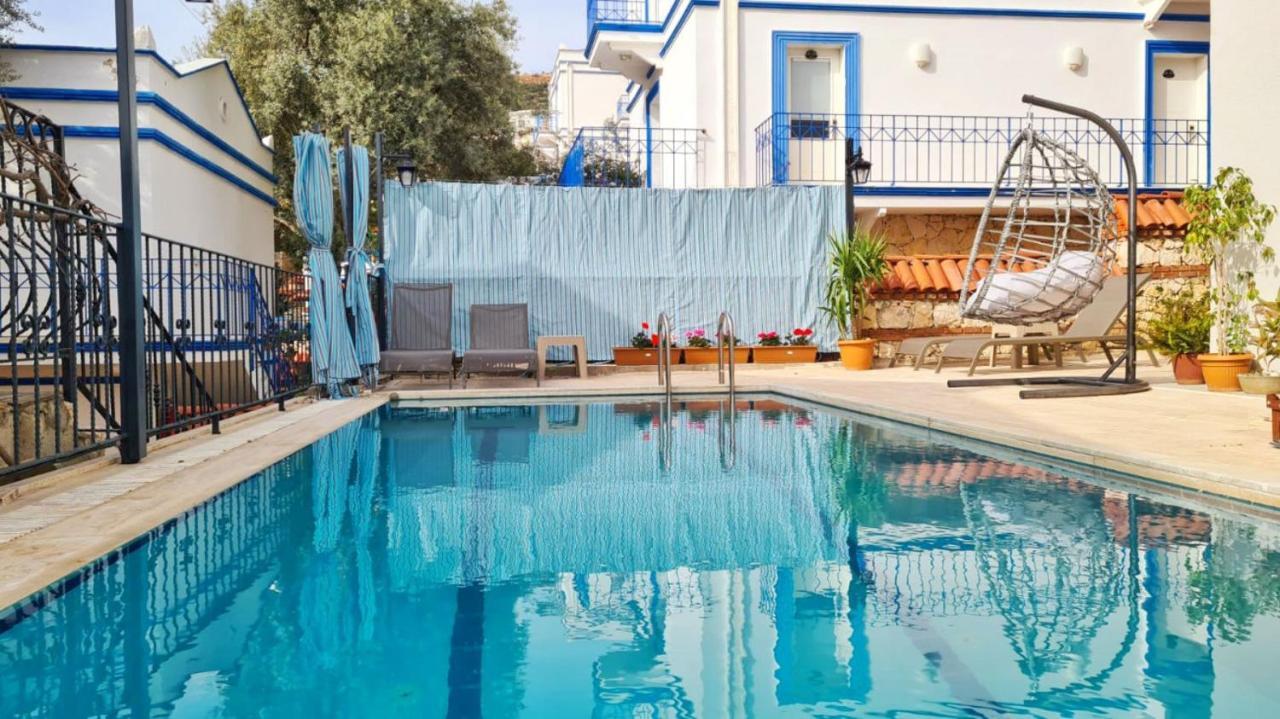 Shared Pool Flat Located 3 Min To Beach In Kalkan Apartman Kültér fotó