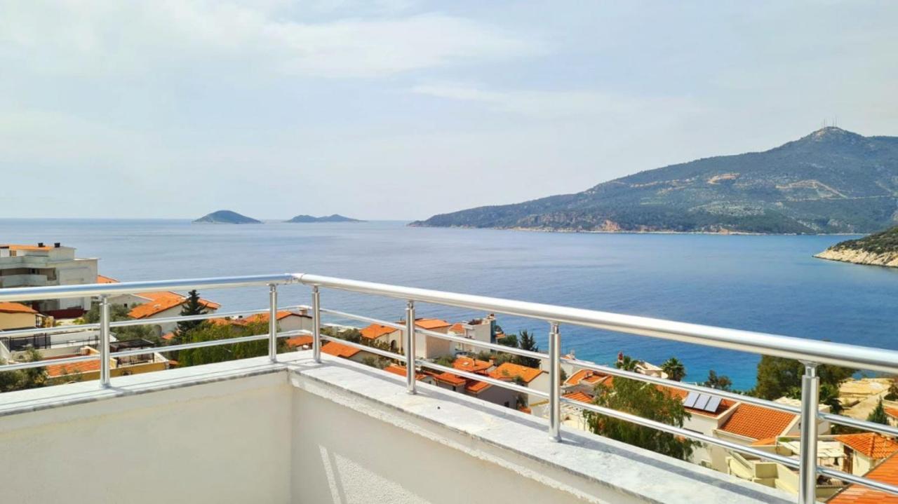 Shared Pool Flat Located 3 Min To Beach In Kalkan Apartman Kültér fotó