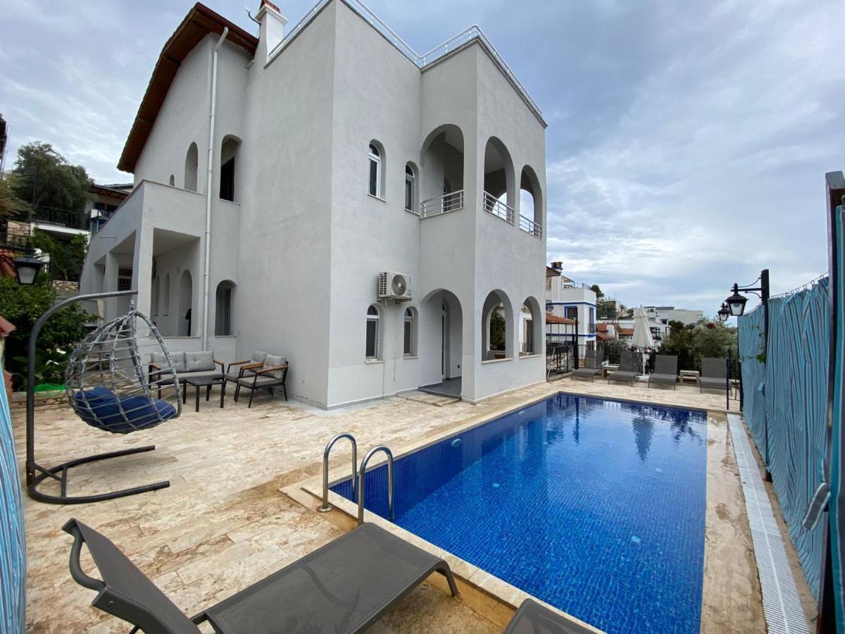 Shared Pool Flat Located 3 Min To Beach In Kalkan Apartman Kültér fotó